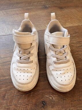 Nike Kids white Velcro & Lace-Style Sneakers